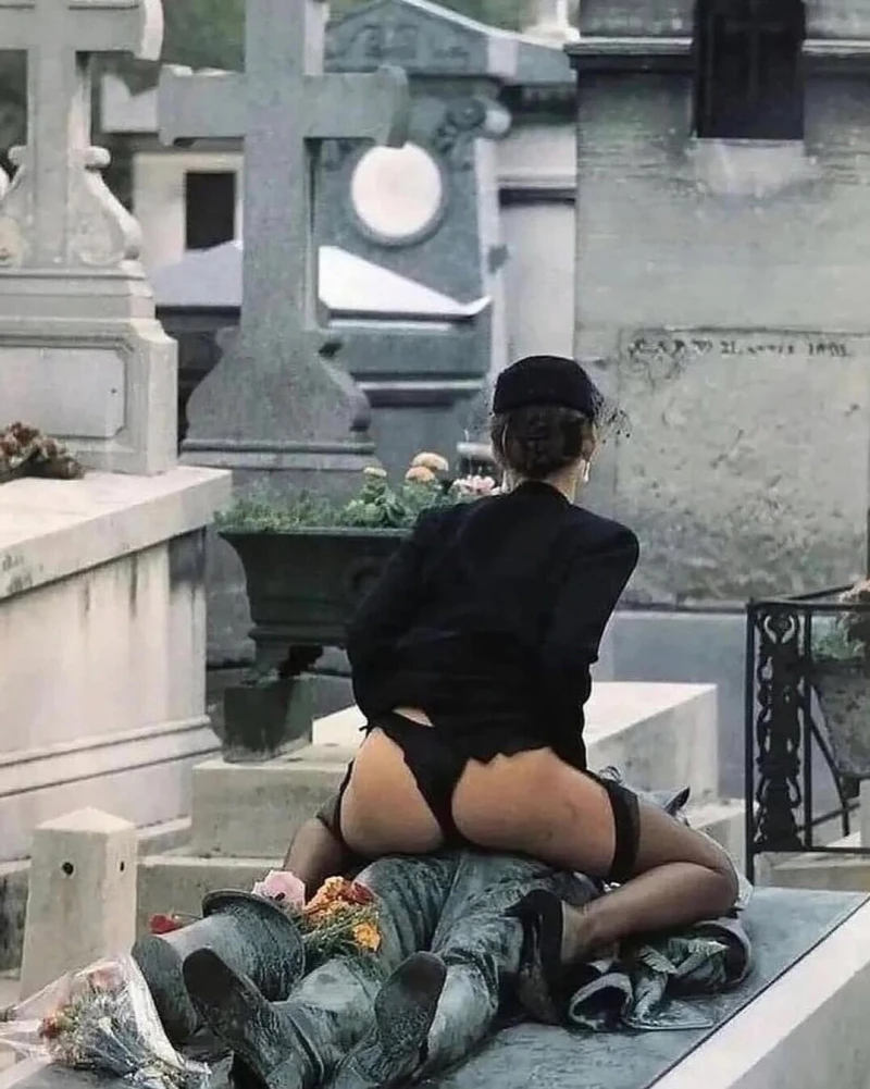 ㅇㅎ) 조각상 고추가 반질반질해진 이유.jpg