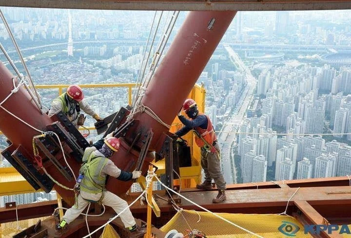 롯데월드 타워 건축할때 사진-2