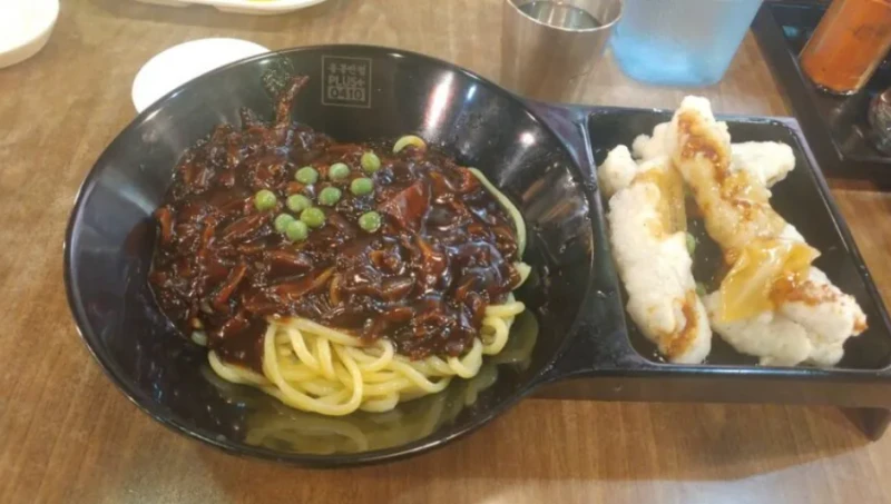 백종원의 홍콩반점이 선보인 탕짜면
