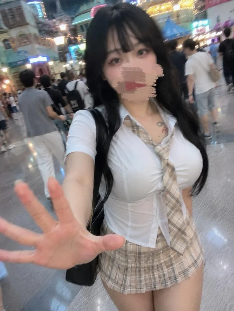 롯데월드 교복녀-3