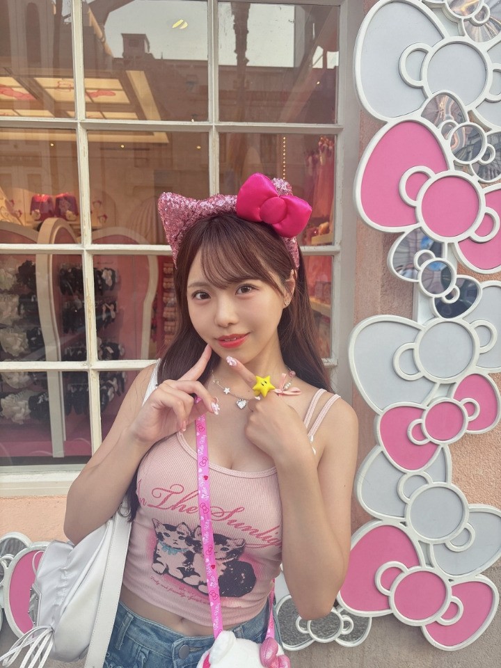 귀여운 얼굴에 연기 좋은 글래머 AV 신인 배우-4