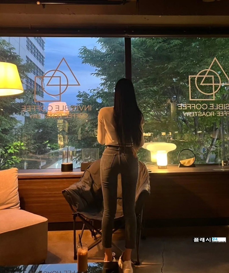 포켓걸스 연지은 숏 레깅스 등산룩-2