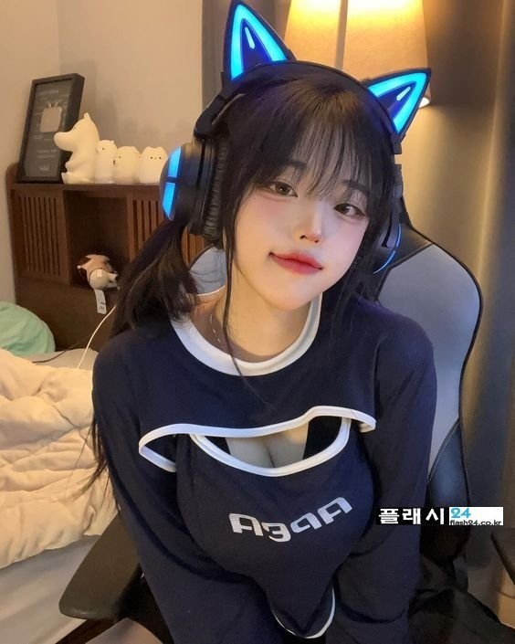 ㅇㅎ)이 얼굴에 몸매까지 좋은 qwer 히나-7