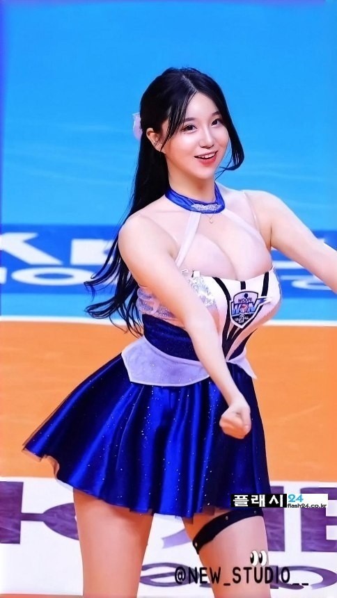 크기로 압도하는 김현영 치어리더-2