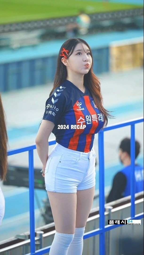 크기로 압도하는 김현영 치어리더-6
