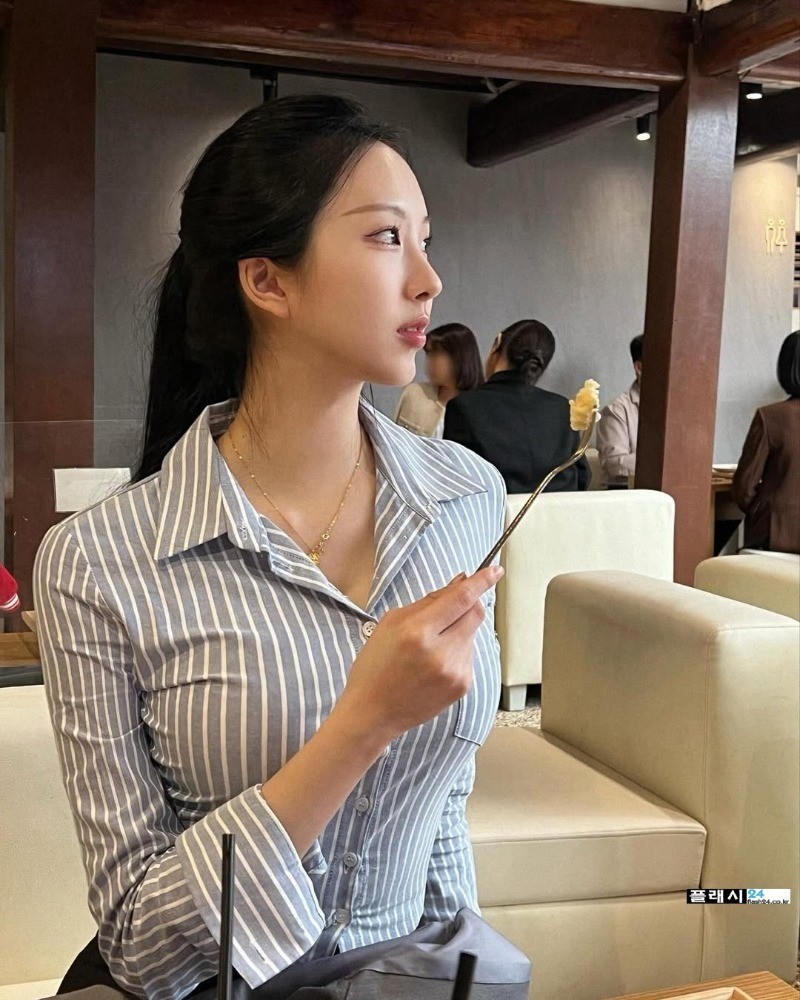 ㅇㅎ)길에서 보면 무조건 연락처부터 신이지