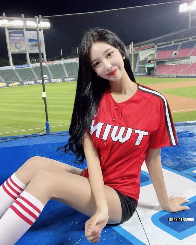 피지컬 장난없는 원민주 치어리더-9