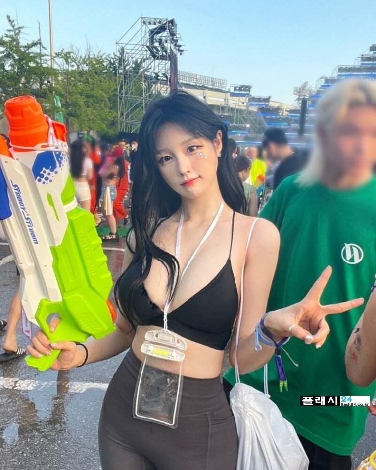 ㅇㅎ)올해 꼭 가고깊은 워터밤 누나-3
