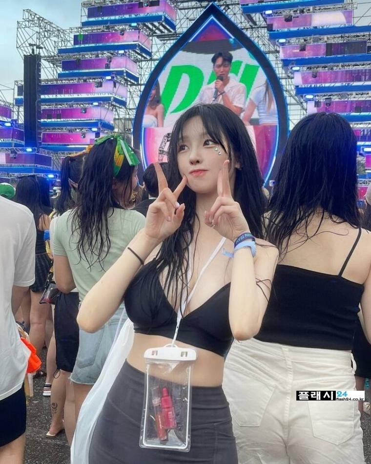 ㅇㅎ)올해 꼭 가고깊은 워터밤 누나-4