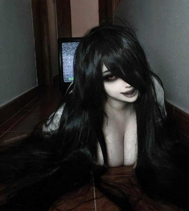 귀접 쌉가능한 처녀 귀신 몸매