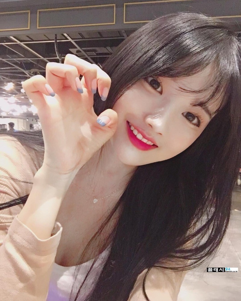 흔한 슬렌더 처자의 셀카 찍는 방법-3