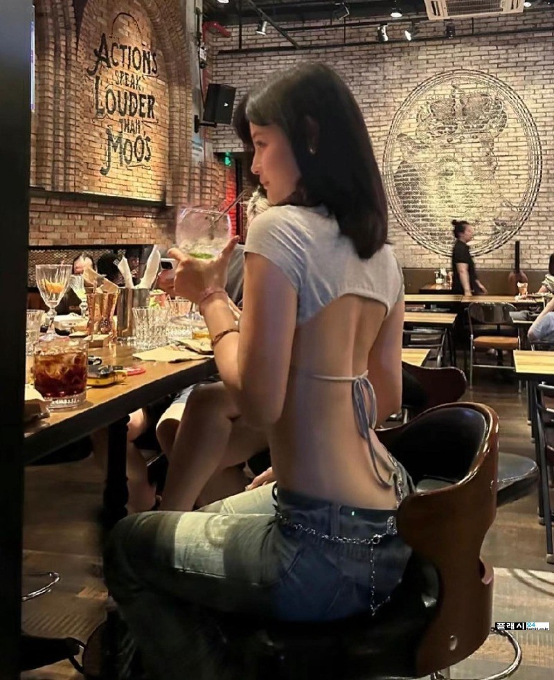 요즘 mz 카페 민폐녀-4