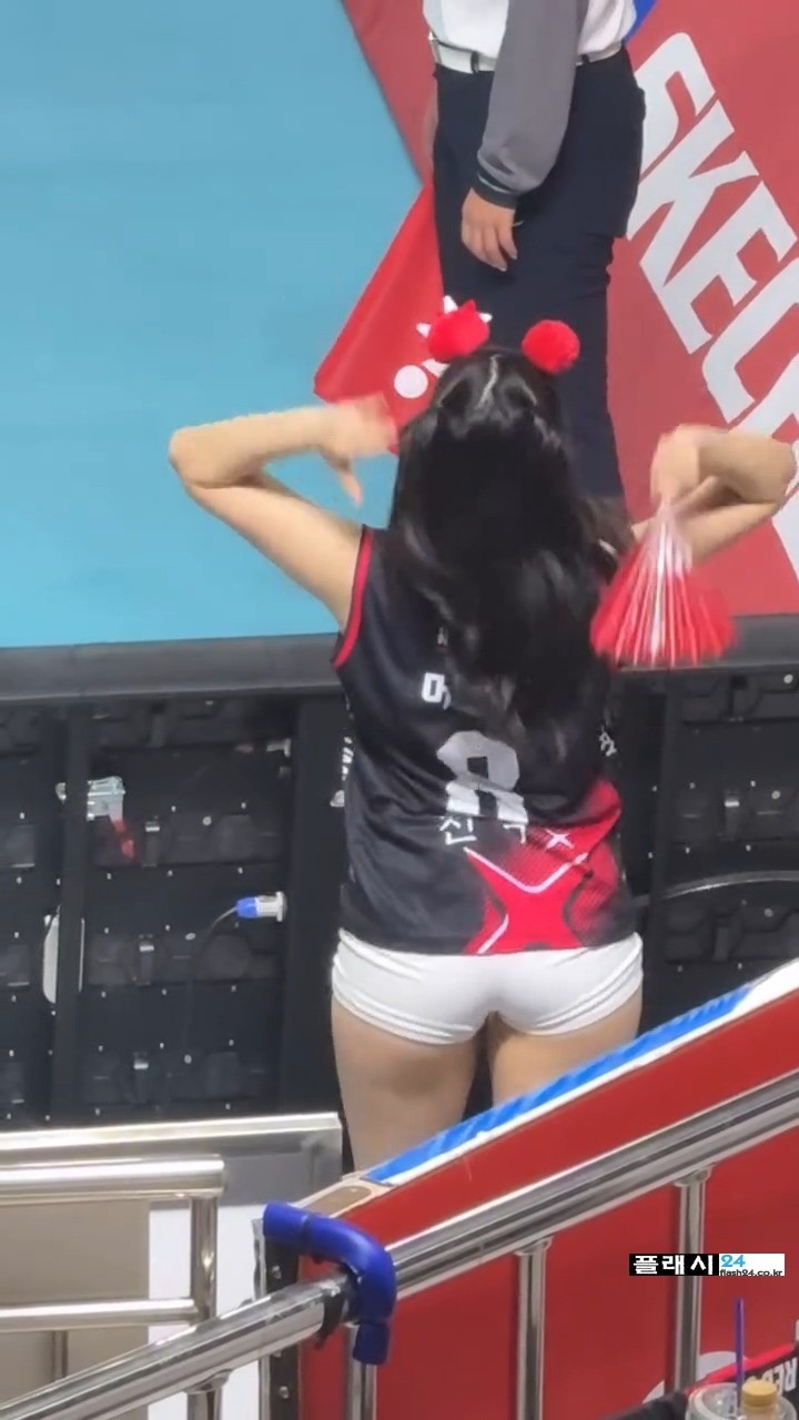 하지원 치어리더 흰팬츠 실제 뒤태-6