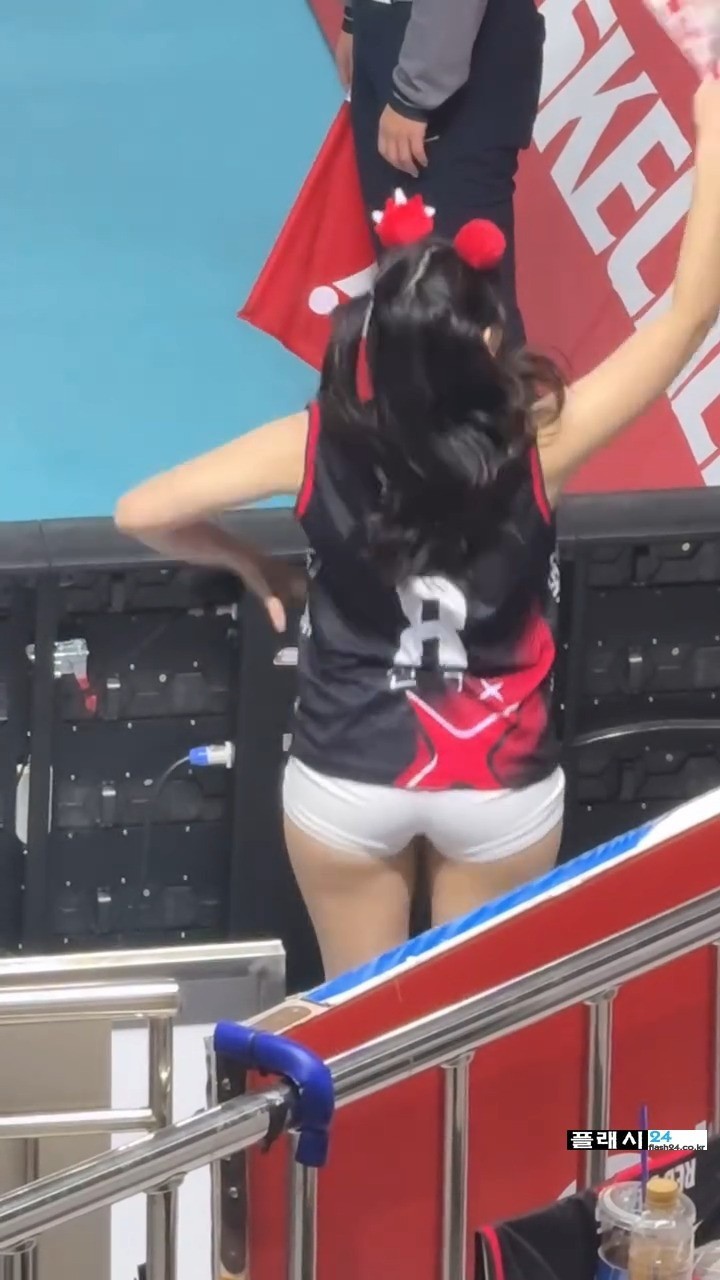 하지원 치어리더 흰팬츠 실제 뒤태-7