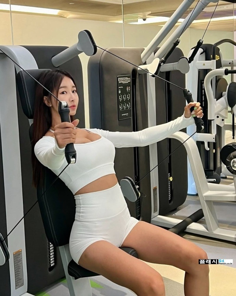 ㅇㅎ)운동 열심히 하는 서윤아 레이싱모델-8