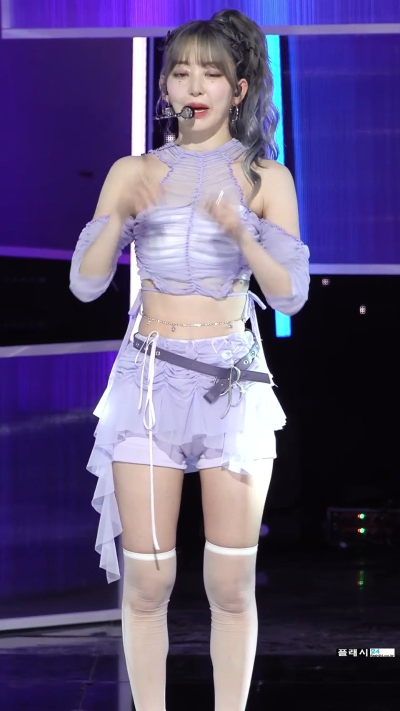 아래가 너무끼는 르세라핌 사쿠라-8