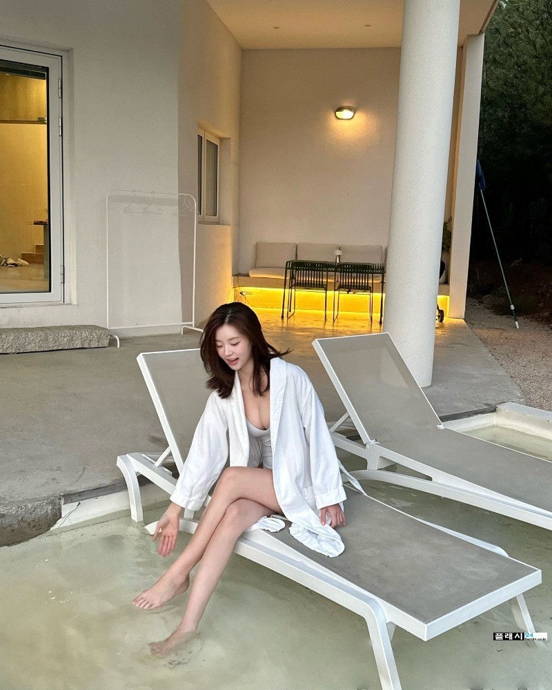 인플루언서 황수지 몸매 대박 수영복-4