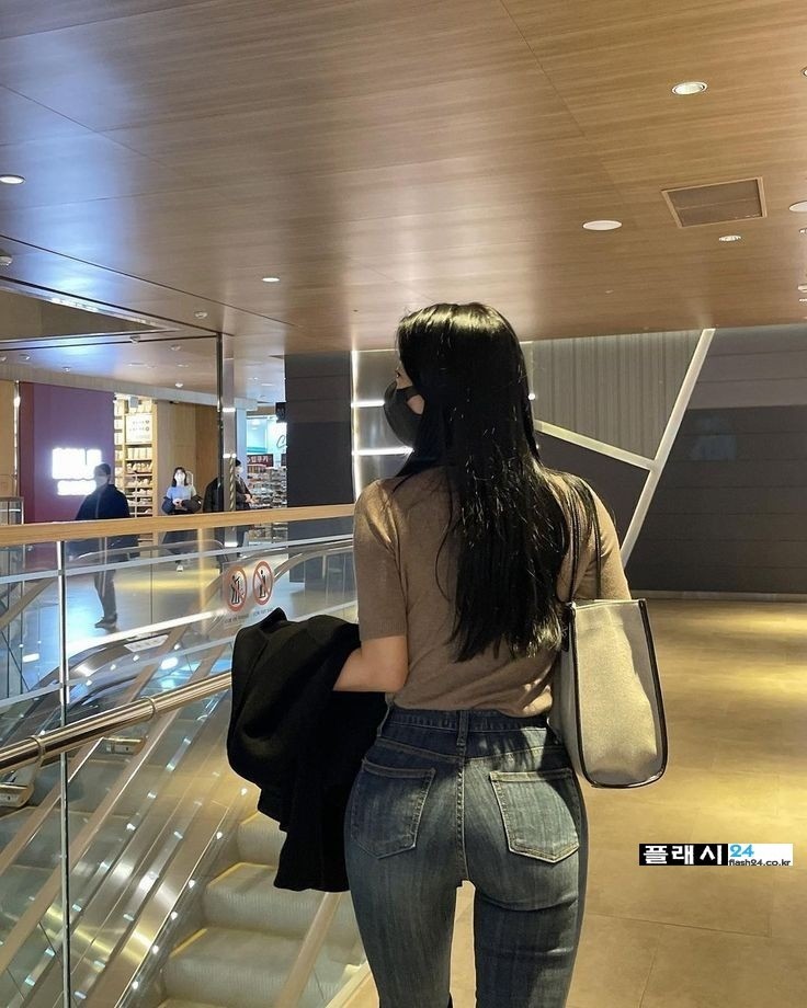 여친 뒤태가 이러면 행복하죠-4