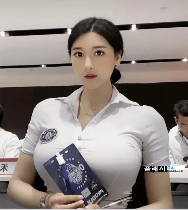 눈길이 더욱 가는 도우미녀-5