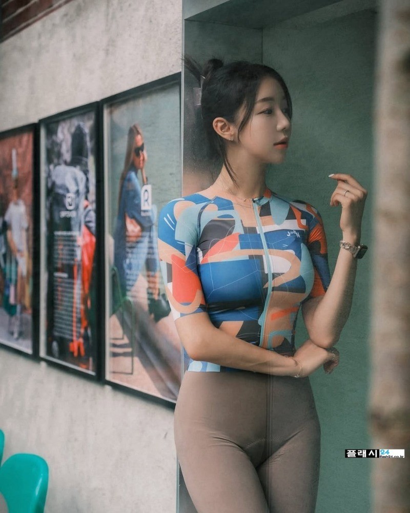 자전거 타는 레이싱걸 민채윤 슈트-10