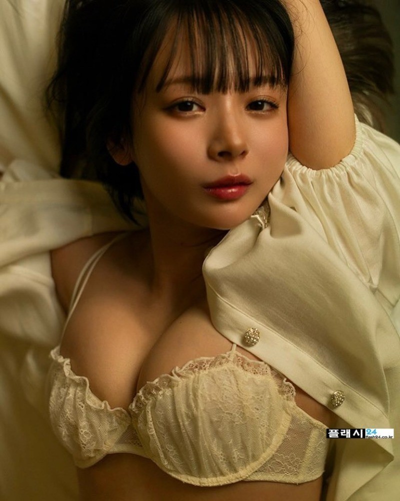 훌륭한 몸매의 일본 여자 프로 마작 기사-5