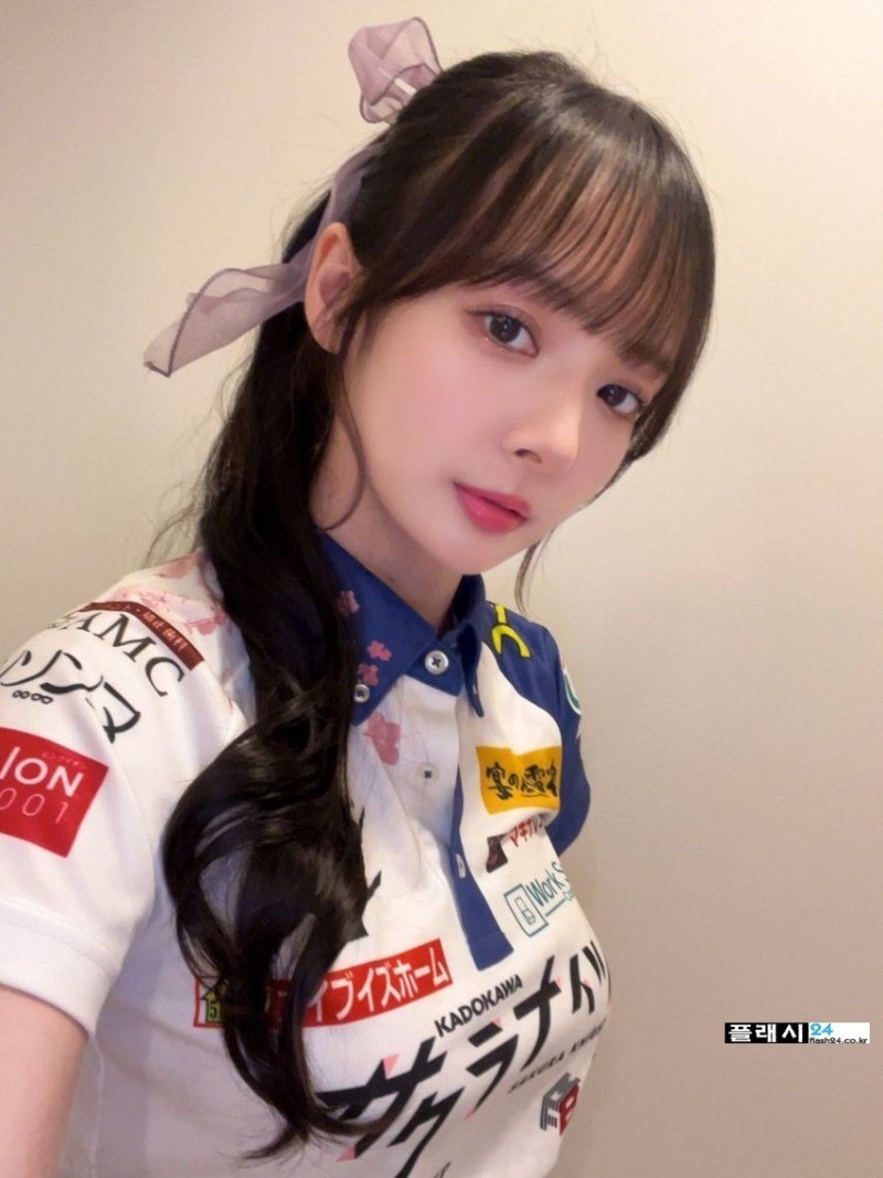 훌륭한 몸매의 일본 여자 프로 마작 기사-10