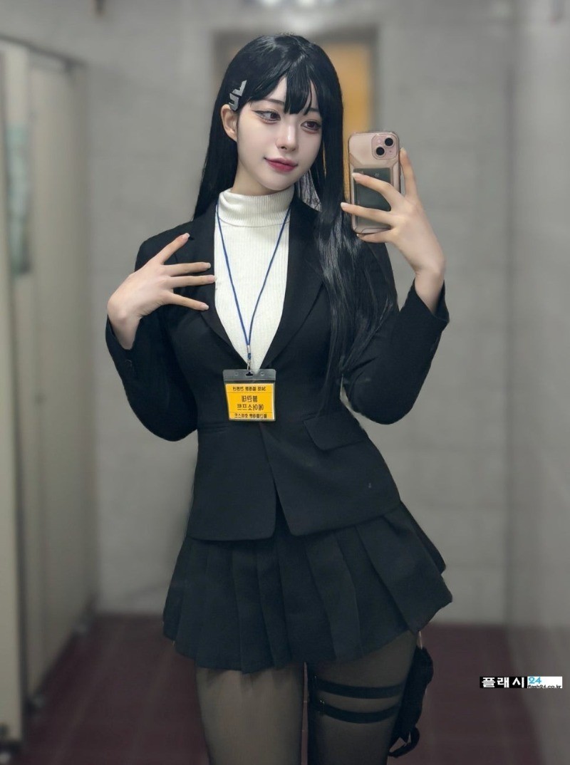 자세가 묘한 영덕 코스프레 모델-11