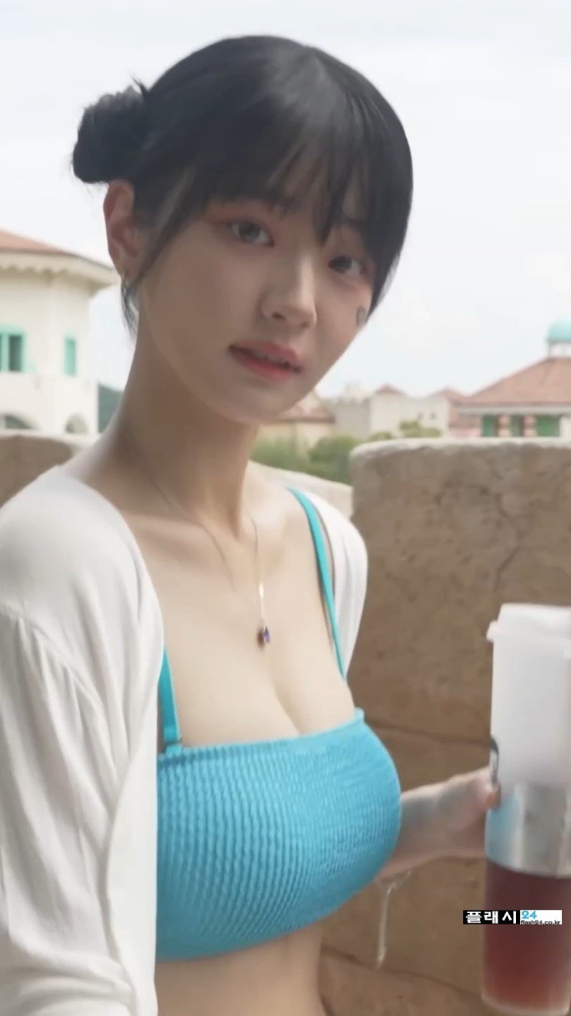 캐리비안베이 바로 앞에서 보는 QWER 쵸단-3