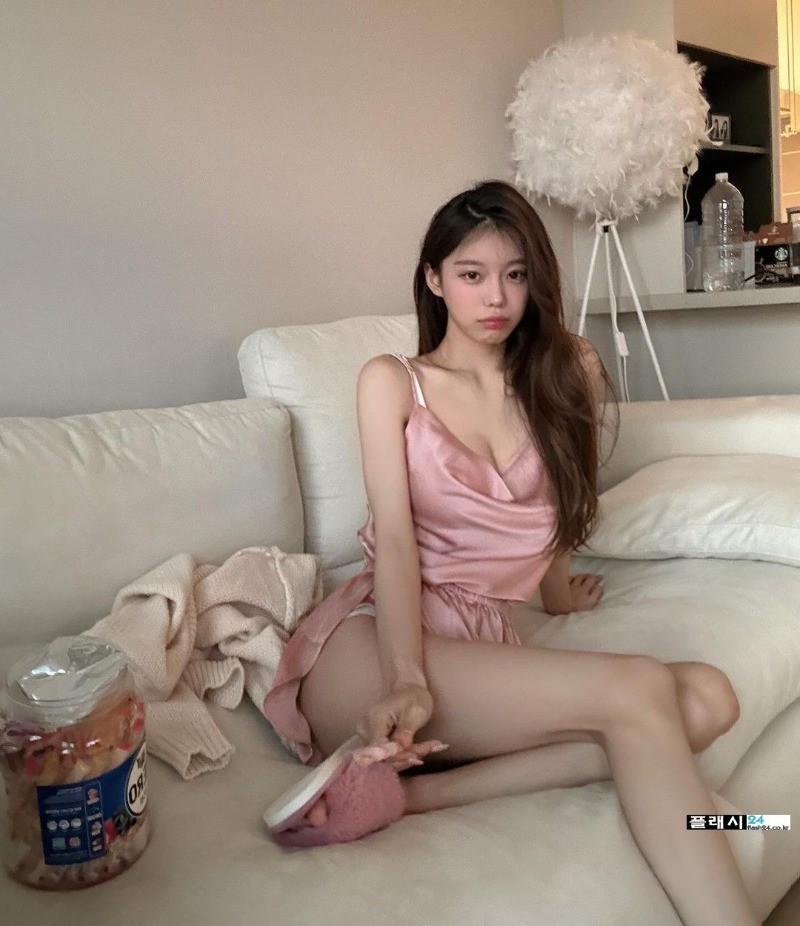 윤주의 청순한 얼굴에 그렇지 못한 바디-2