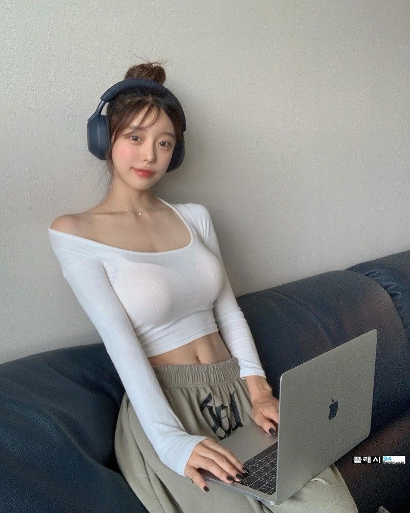 윤주의 청순한 얼굴에 그렇지 못한 바디-4