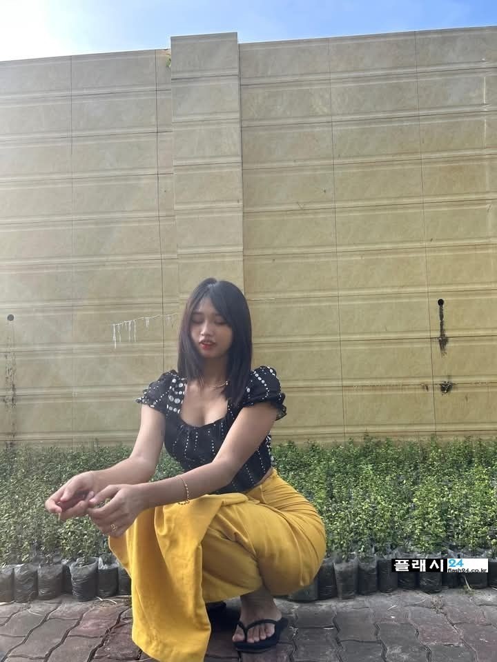 꽃 구경 좋아 한다는 처자-8