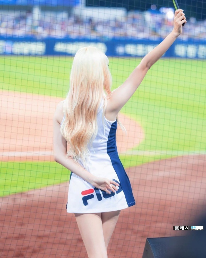 착한 얼굴의 GS칼텍스 배구단 치어리더 안혜지-6