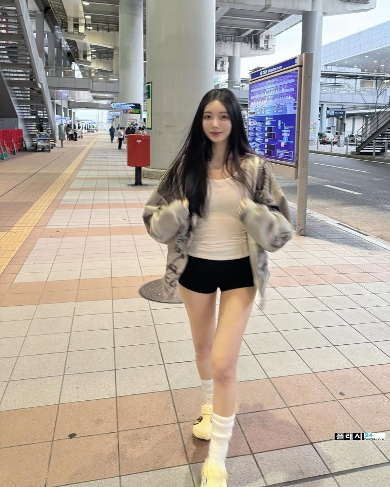골반 1티어 아윤 몸매라인-2