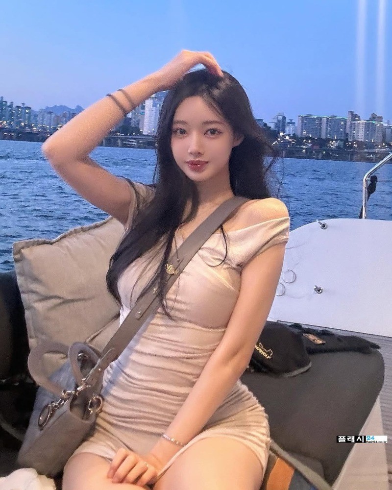 골반 1티어 아윤 몸매라인-5