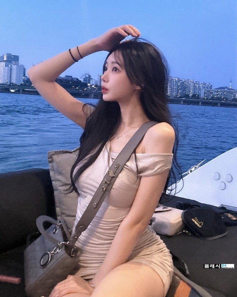 골반 1티어 아윤 몸매라인-13