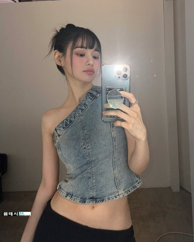 96년생 김희재 모델 편안한 옷차림-7