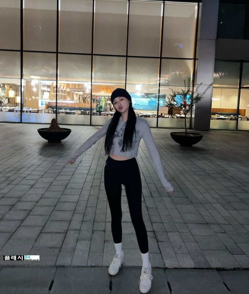 96년생 김희재 모델 편안한 옷차림-8