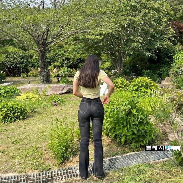 ㅇㅎ)눈 돌아가는 처자의 뒤모습-4