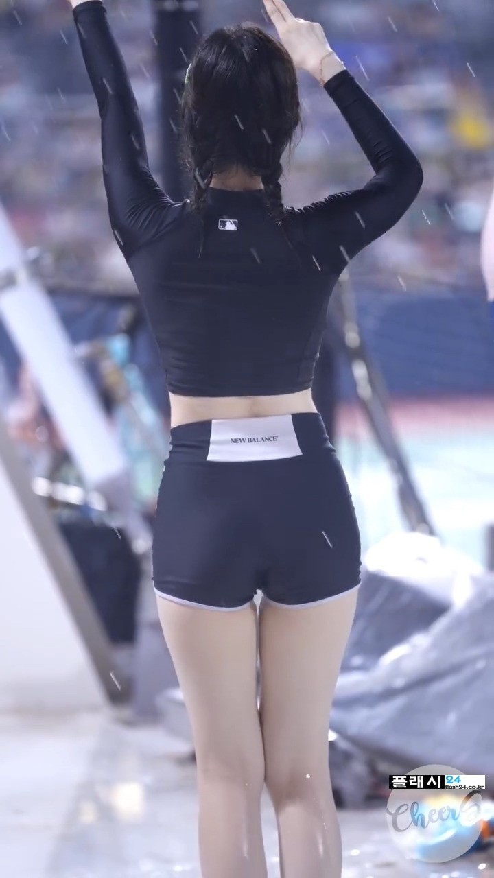 장유진 치어리더 래시가드 뒷태