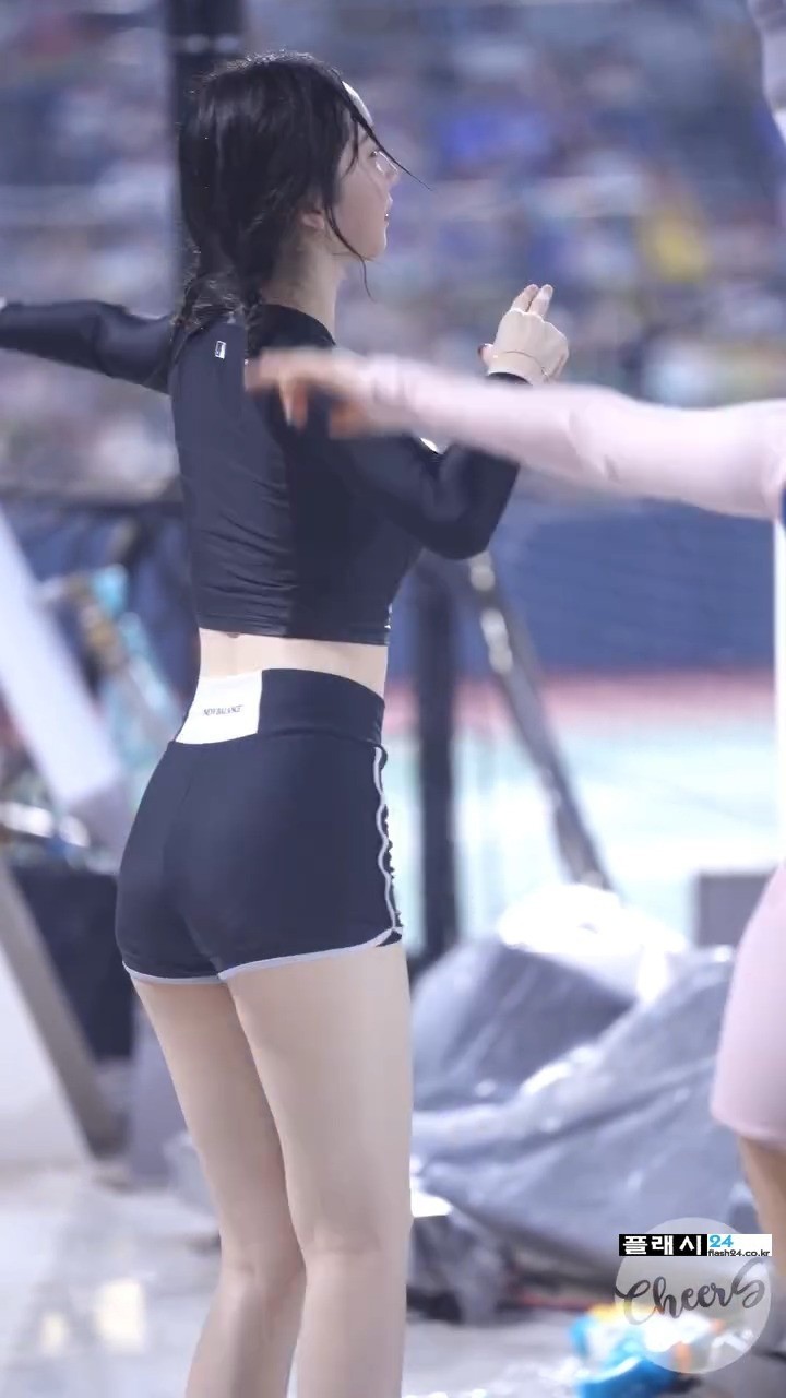 장유진 치어리더 래시가드 뒷태-7