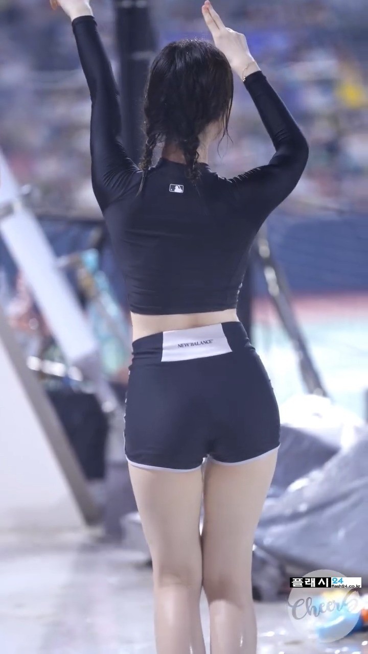 장유진 치어리더 래시가드 뒷태-8