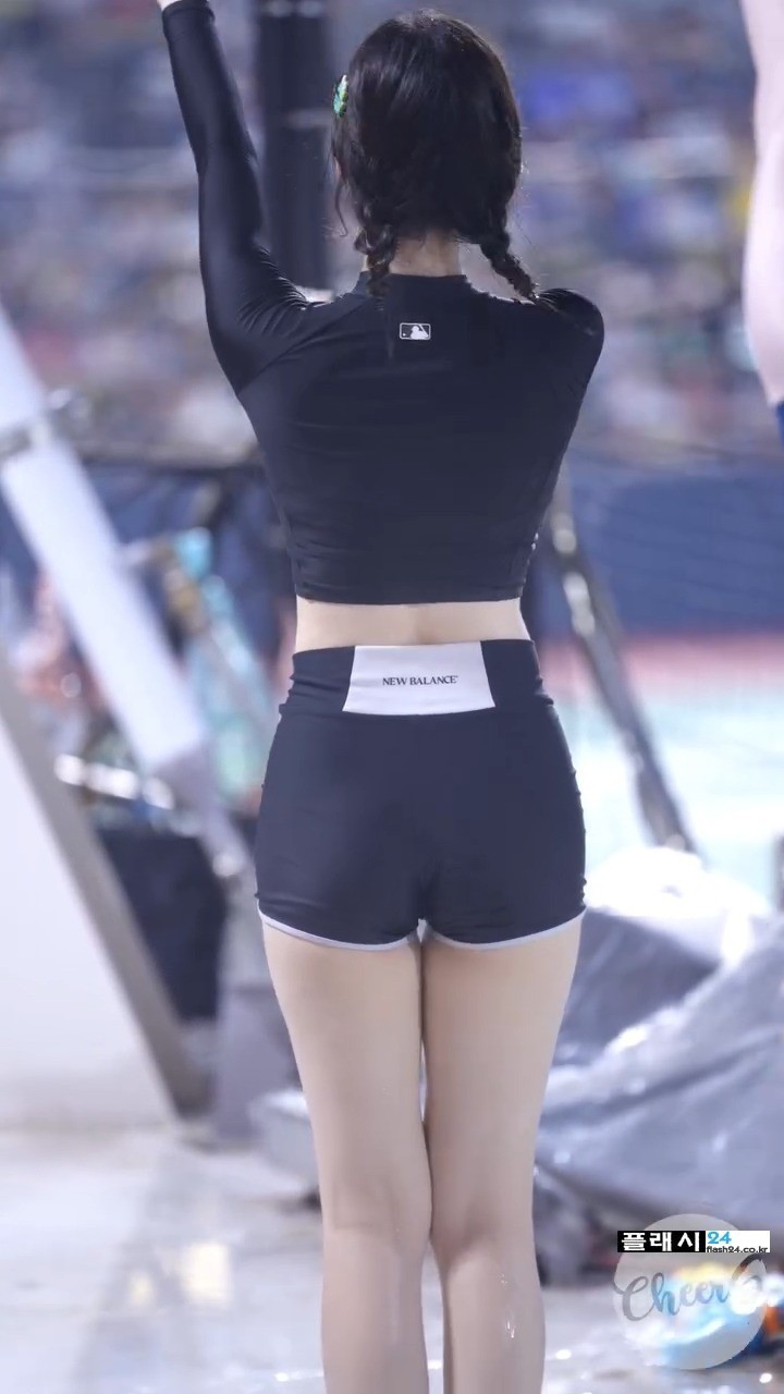 장유진 치어리더 래시가드 뒷태-9