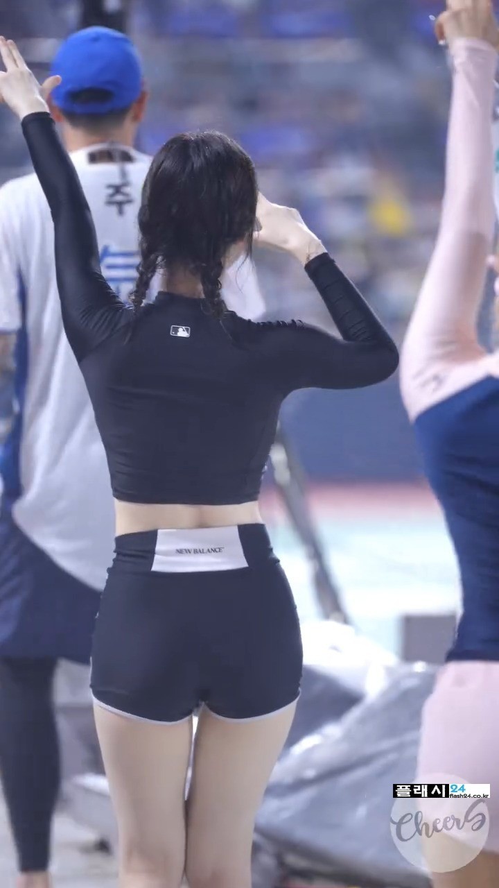 장유진 치어리더 래시가드 뒷태-12