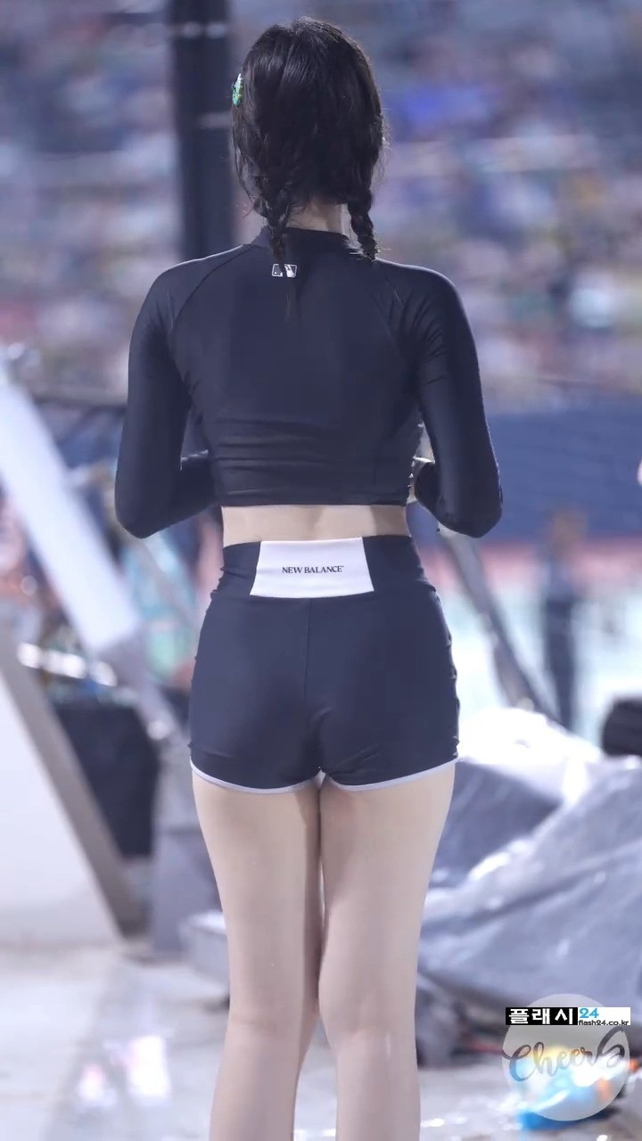 장유진 치어리더 래시가드 뒷태-14