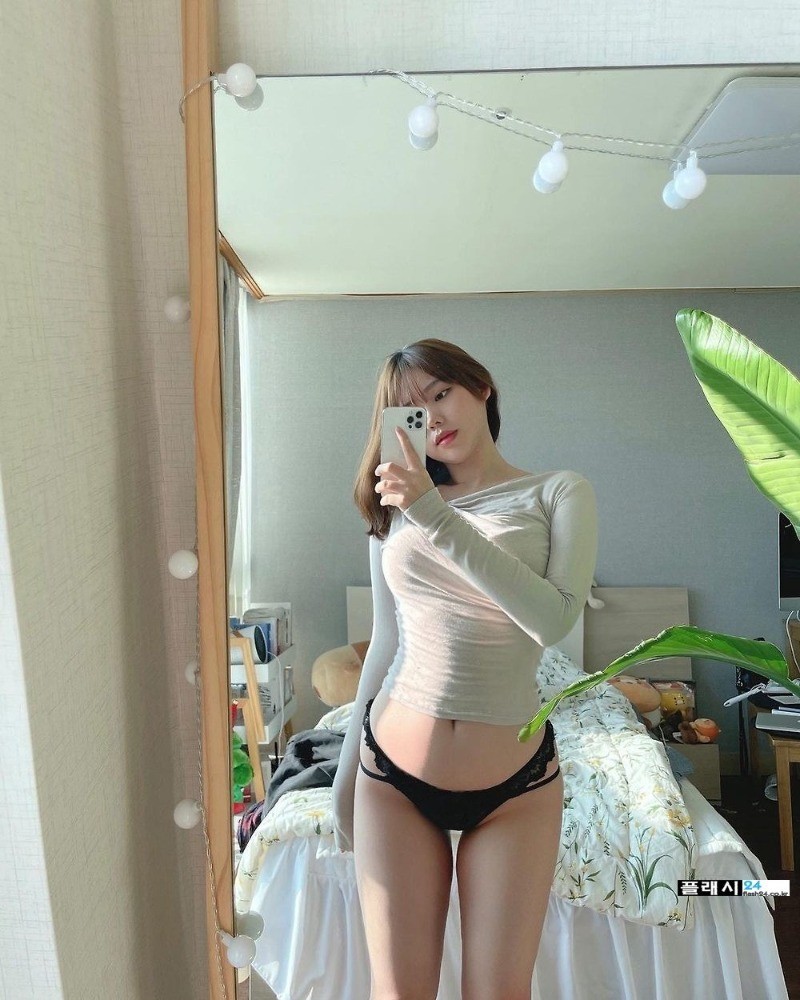 육감적인 몸매의 소유자 셀카-7