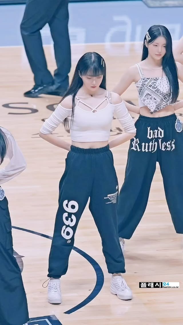 ㅇㅎ)한손에 쏘옥 들어오는 정가예 치어리더 허리-8