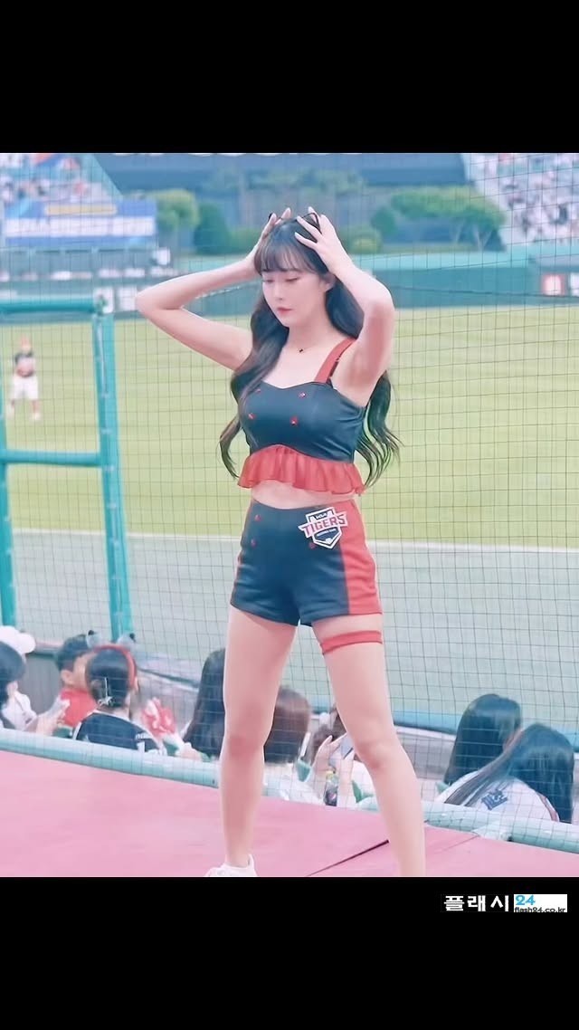 ㅇㅎ)한손에 쏘옥 들어오는 정가예 치어리더 허리-9