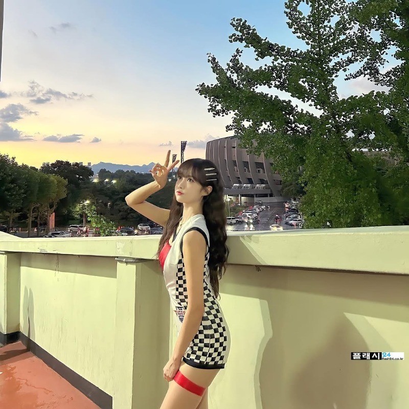 ㅇㅎ)한손에 쏘옥 들어오는 정가예 치어리더 허리-16