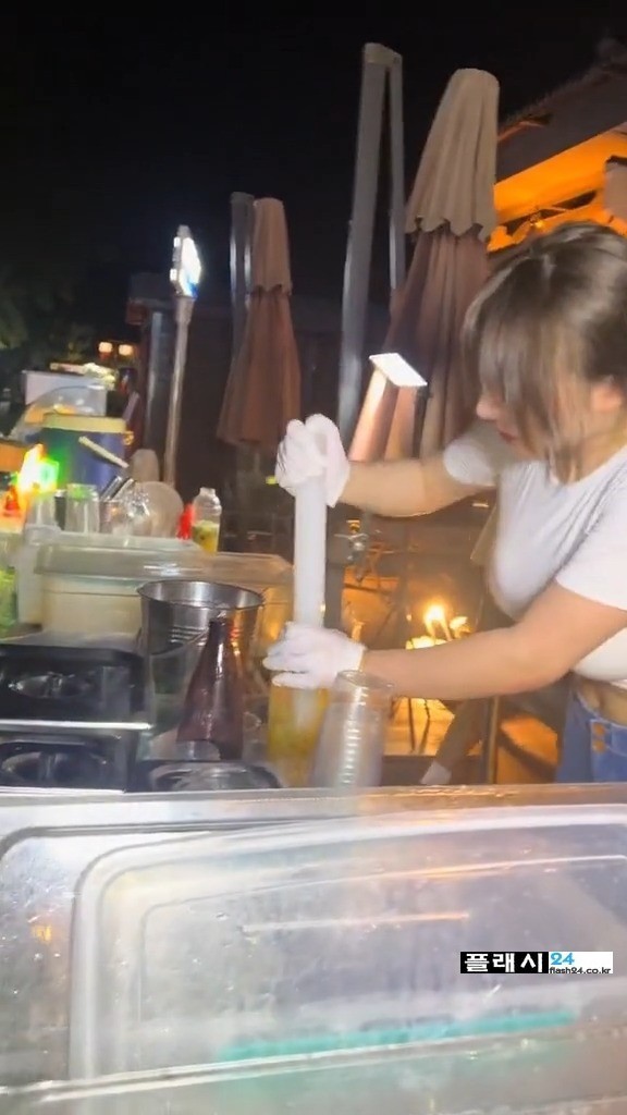 손님이 그렇게 많다는 야시장 알바-3