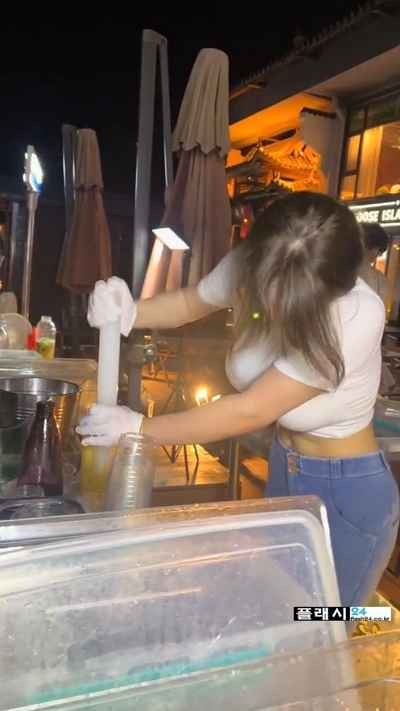 손님이 그렇게 많다는 야시장 알바-4
